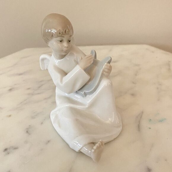 Vintage NAO by Lladro Angel Cherub with Harp Made in Spain Angel Strumming - Picture 1 of 12